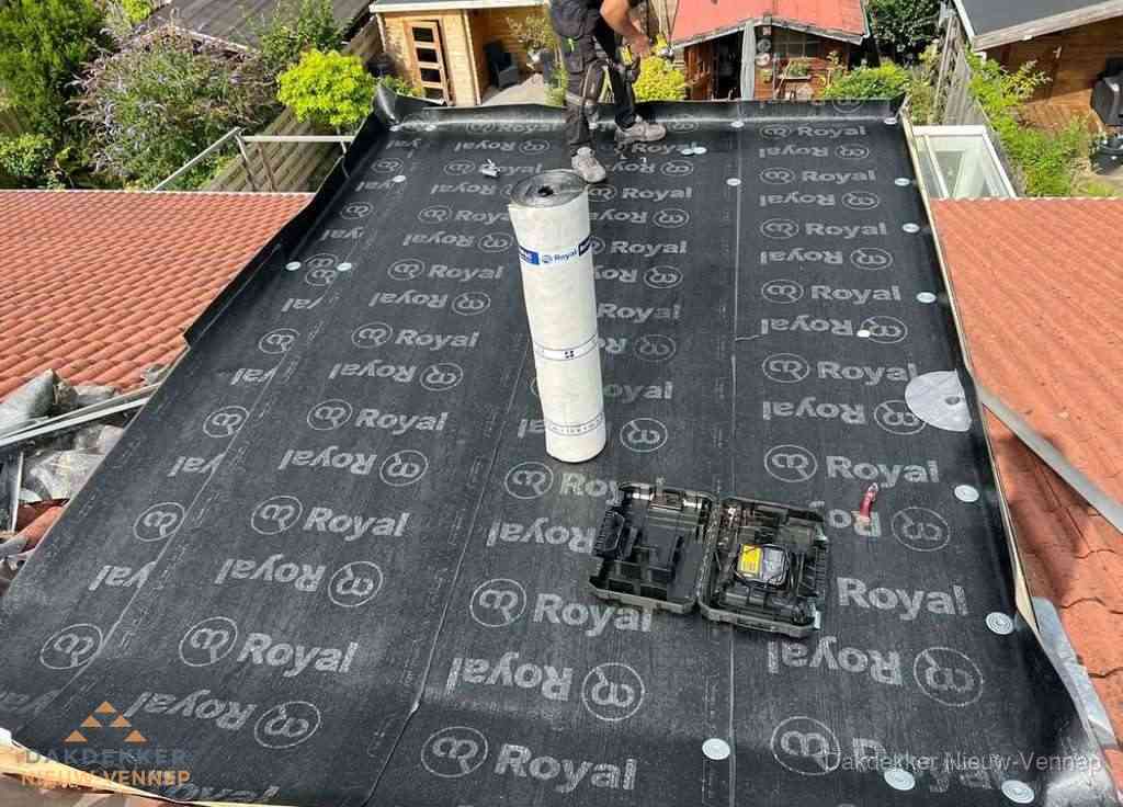 Dakrenovatie met Royal onderdak op plat dak in Nieuw-Vennep Dakrenovatie met Royal onderdak op plat dak in Nieuw-Vennep