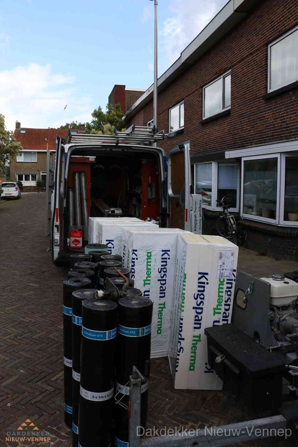 Plat dak met bitumen dakbedekking en brander in Nieuw-Vennep Plat dak met bitumen dakbedekking en brander in Nieuw-Vennep