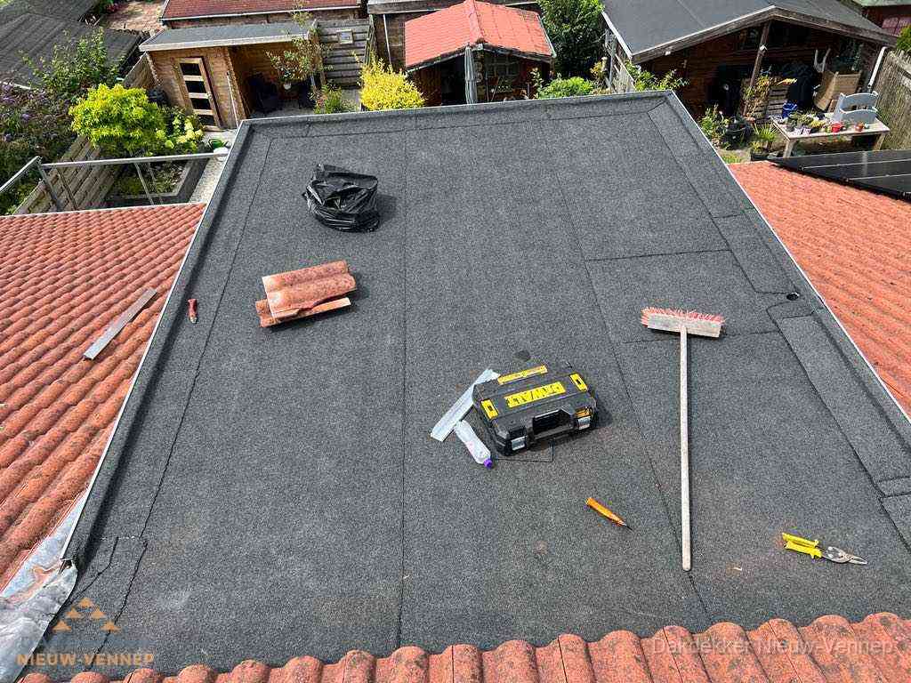 Nieuw plat dak met bitumen dakbedekking in Nieuw-Vennep Nieuw plat dak met bitumen dakbedekking in Nieuw-Vennep