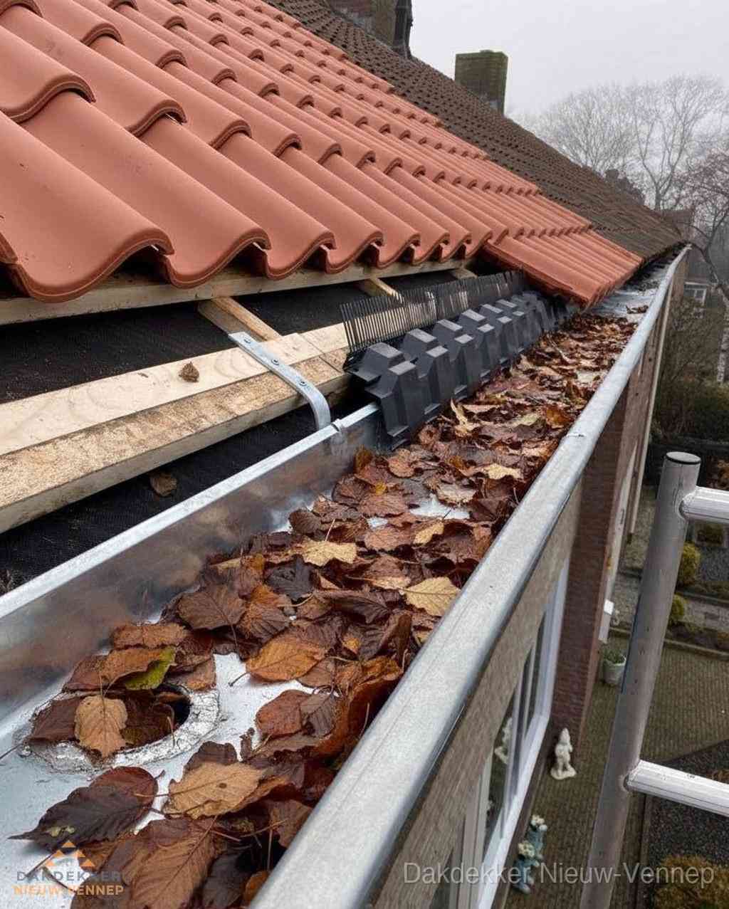 Plat dak bedrijfspand met bitumen dakbedekking en lichtkoepels in Nieuw-Vennep Plat dak bedrijfspand met bitumen dakbedekking en lichtkoepels in Nieuw-Vennep