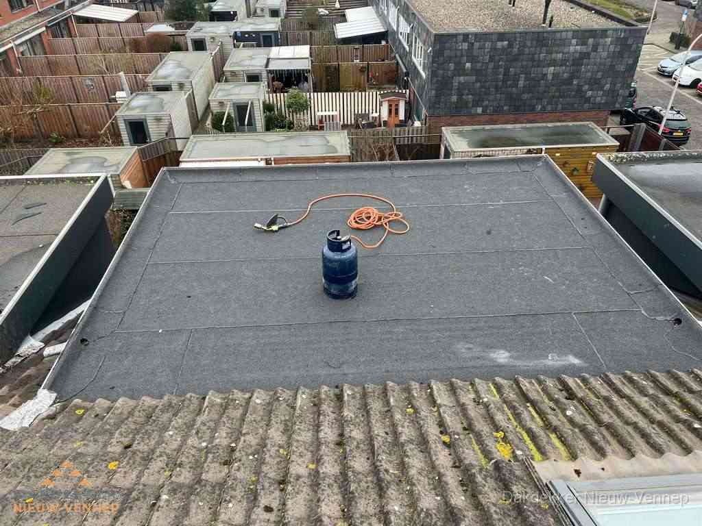 Dakreparatie plat dak met bitumen in Nieuw-Vennep Dakreparatie plat dak met bitumen in Nieuw-Vennep