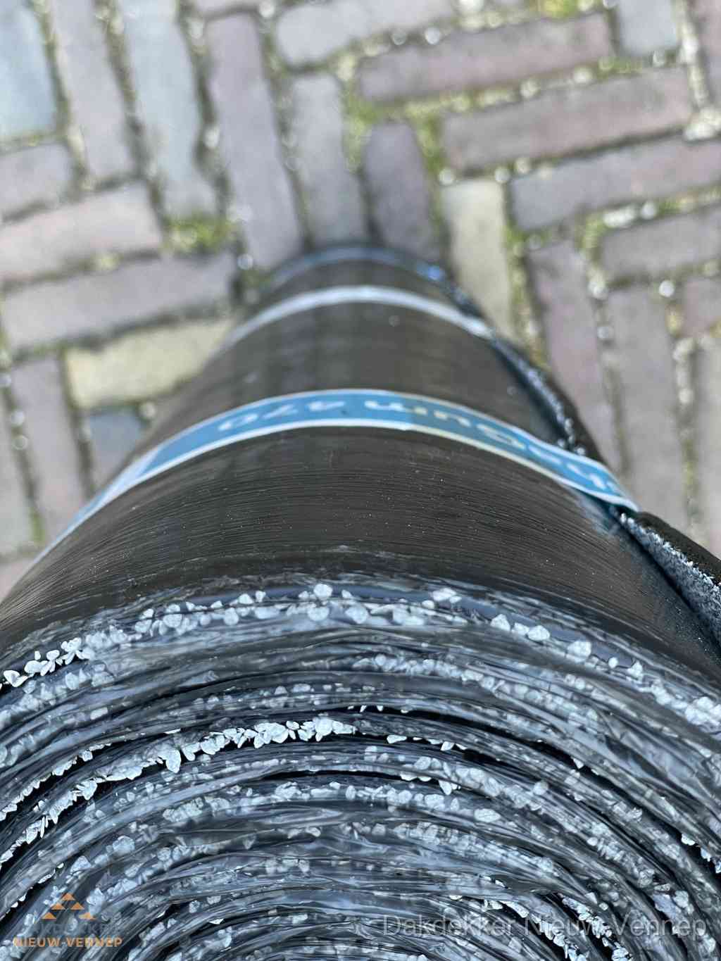 Rol bitumen dakleer met leislag voor plat dak in Nieuw-Vennep Rol bitumen dakleer met leislag voor plat dak in Nieuw-Vennep